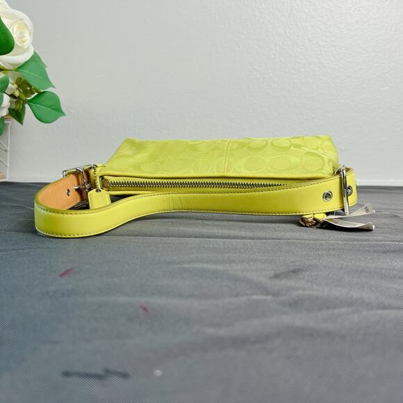 Coach vintage signature hampton baguette shoulder bag in yellow green 6371 - Picture 7 of 10